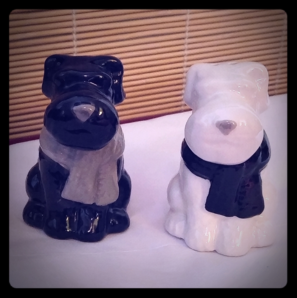 Salt & Pepper Shakers, new, dogs with scarves